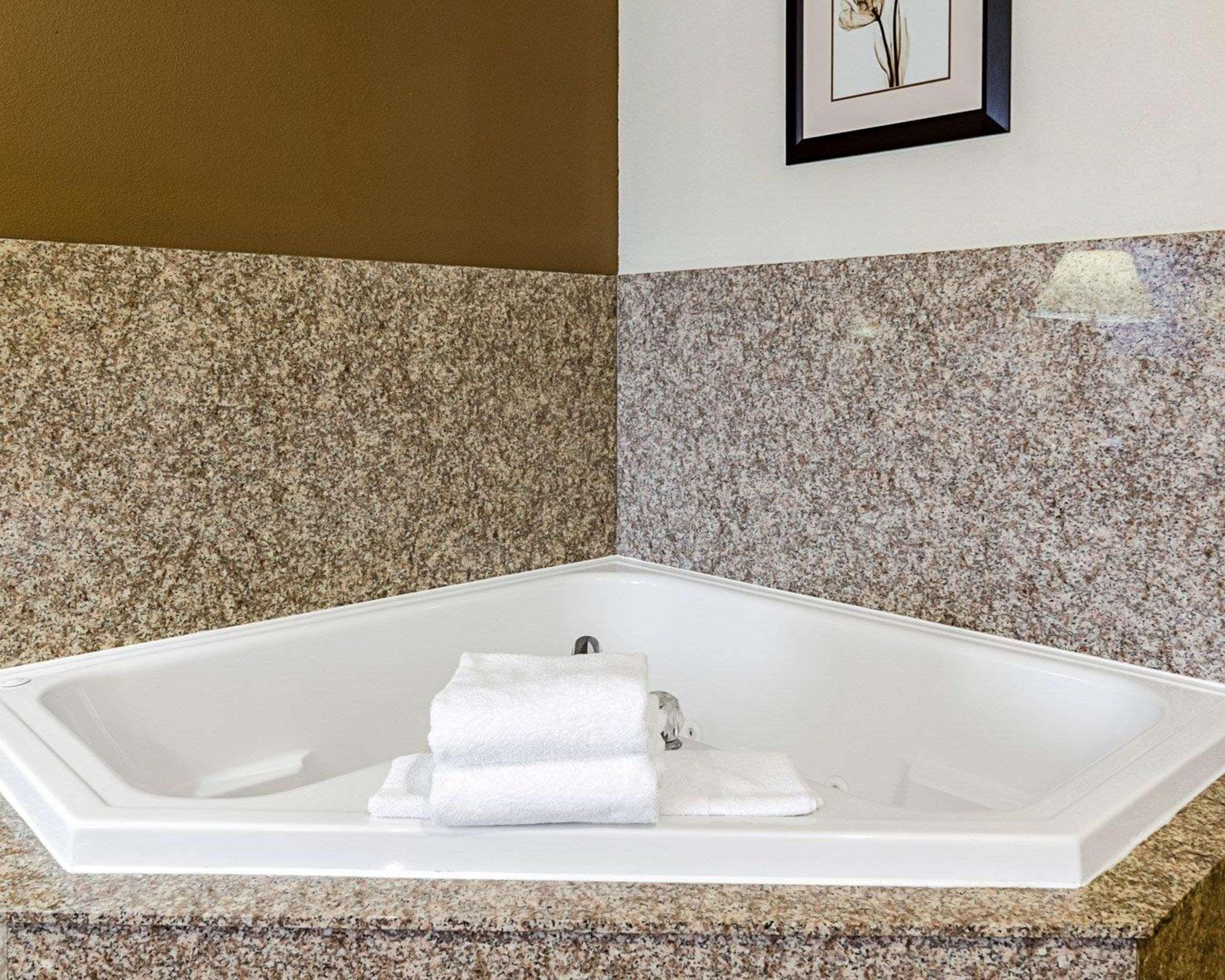 Comfort Inn & Suites Lawrence - University Area Εξωτερικό φωτογραφία