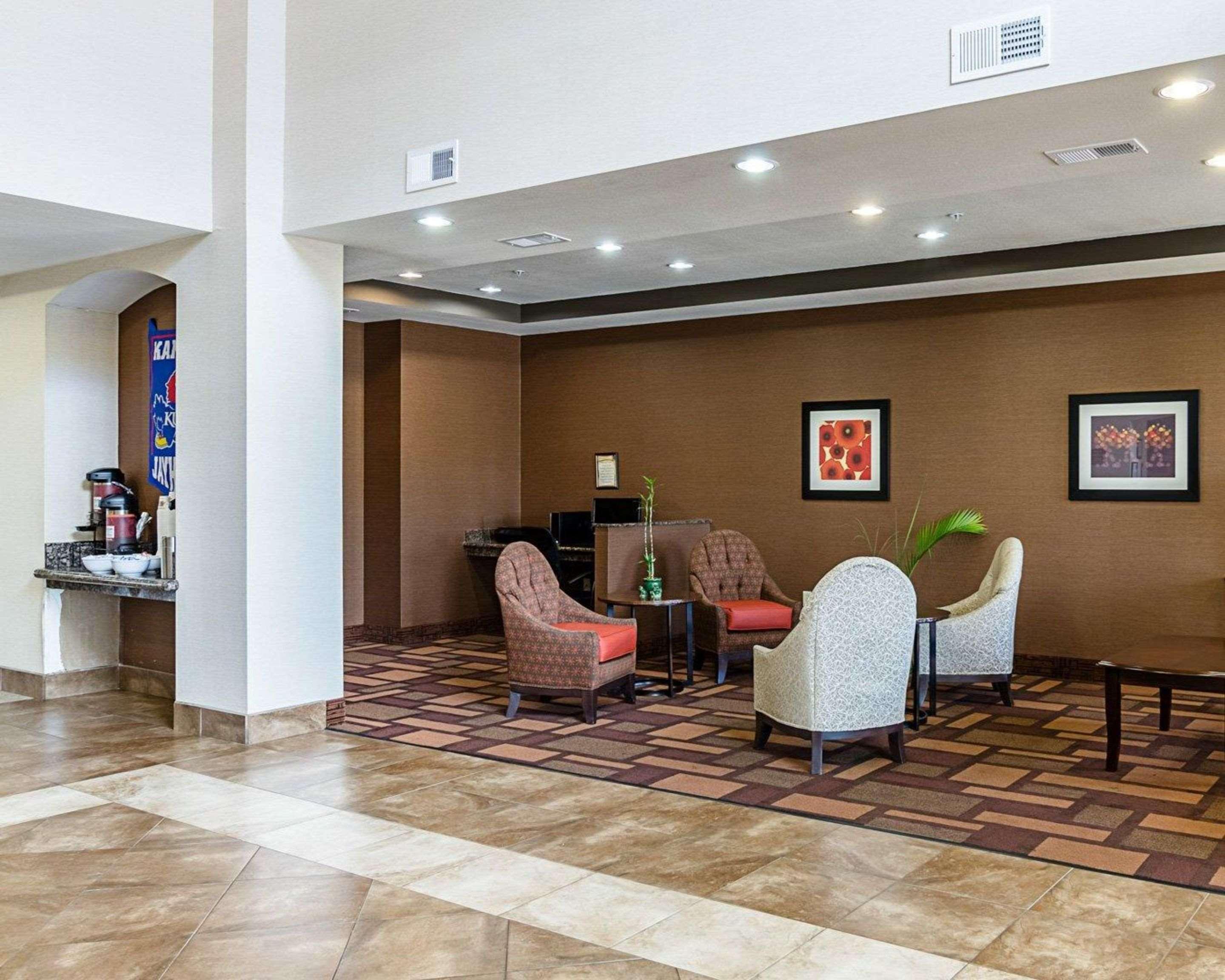Comfort Inn & Suites Lawrence - University Area Εξωτερικό φωτογραφία