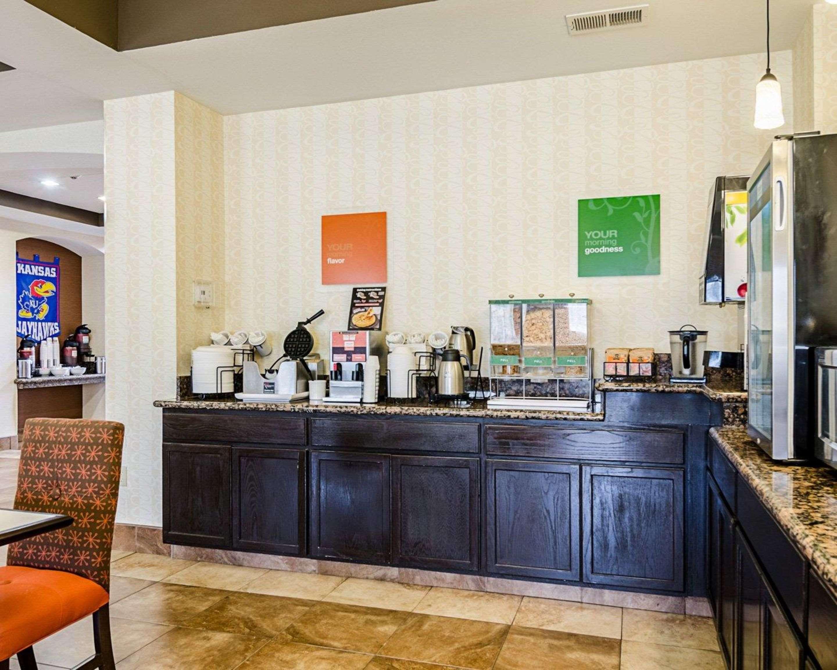 Comfort Inn & Suites Lawrence - University Area Εξωτερικό φωτογραφία